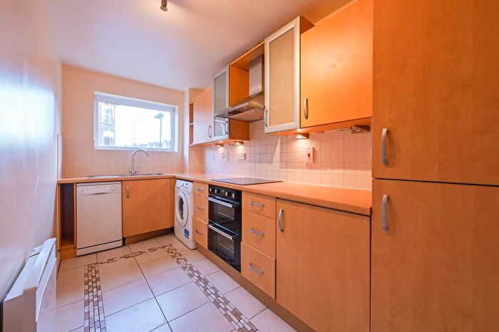 2 Bedroom Flat To Rent In Wightman Road, Turnpike Lane, London, N8