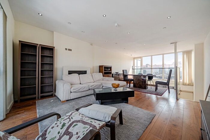 3 Bedroom Flat For Sale In Denham Street, London, SE10