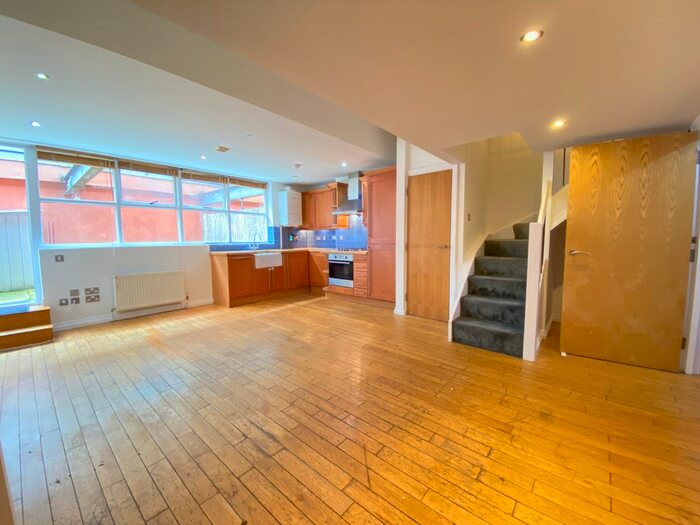 2 Bedroom Flat To Rent In Luna Street, Manchester, M4