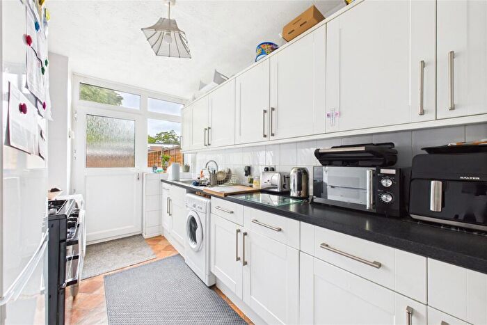 2 Bedroom End Of Terrace House To Rent In Kingsley Road, Farnborough, Hampshire, GU14