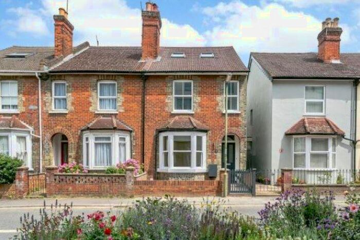 4 Bedroom Property To Rent In Haydon Place, Guildford, GU1