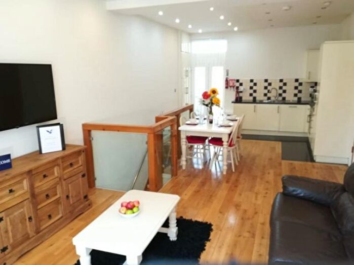 2 Bedroom Flat To Rent In Flat A, Sketty Road, Uplands, Swansea., SA2