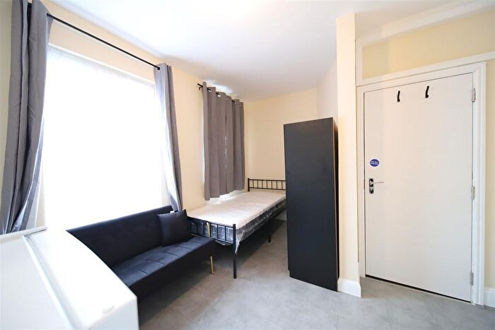 1 Bedroom Flat To Rent In Nags Head Road, Enfield, EN3
