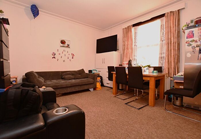 1 Bedroom Flat To Rent In Dagnall Park, Selhurst Park, London, SE25