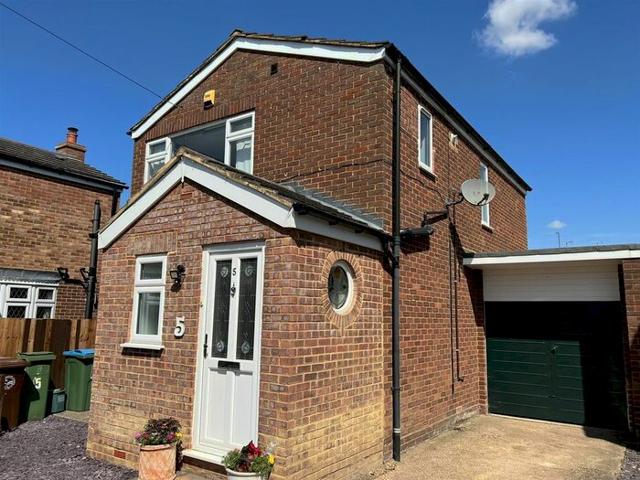 3 Bedroom Detached House To Rent In Moor End Close, Edlesborough, Dunstable, LU6