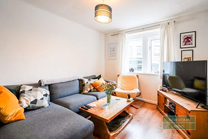 3 Bedroom End Of Terrace House For Sale In The Green, Idle, Bradford, BD10