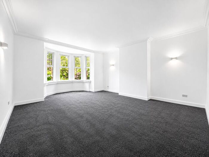 2 Bedroom Flat For Sale In Cantelupe Road, Bexhill On Sea, TN40
