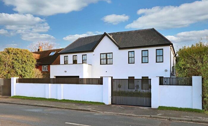 6 Bedroom Detached House To Rent In Burgess Wood Road South, Beaconsfield, Buckinghamshire, HP9