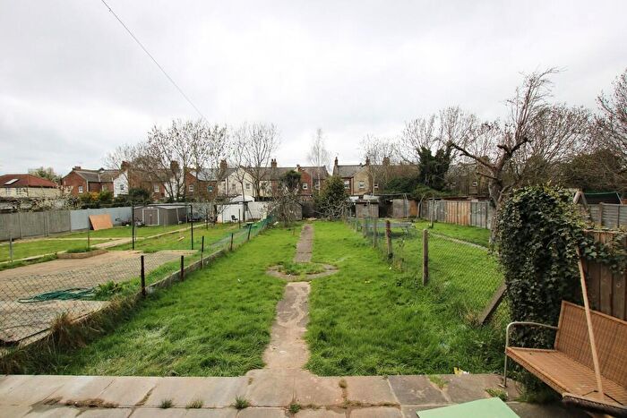 4 Bedroom Terraced House To Rent In West Way, Neasden, NW10