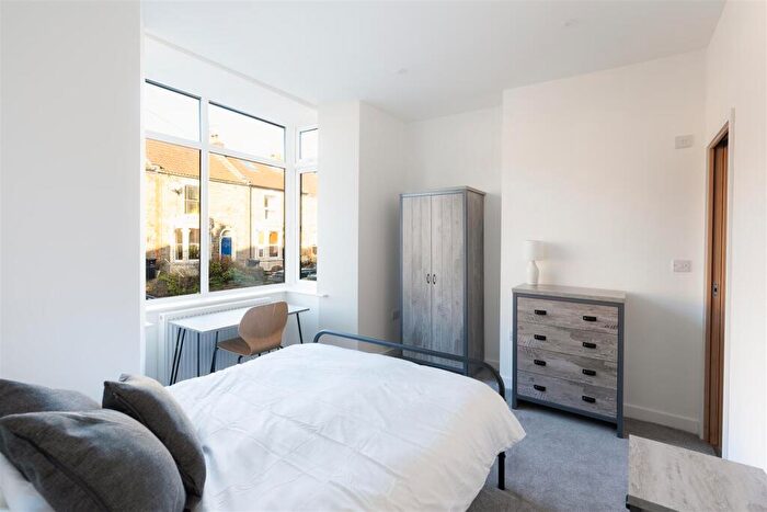 6 Bedroom House To Rent In Thicket Road, Bristol, BS16