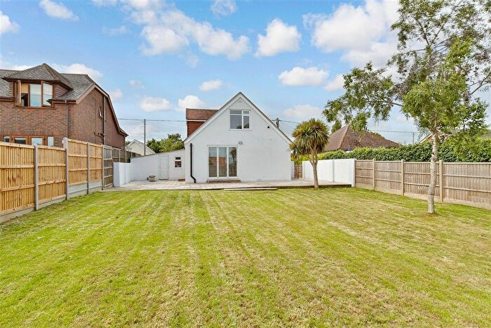 3 Bedroom Chalet For Sale In Cliff Gardens, Minster-On-Sea, Kent, ME12