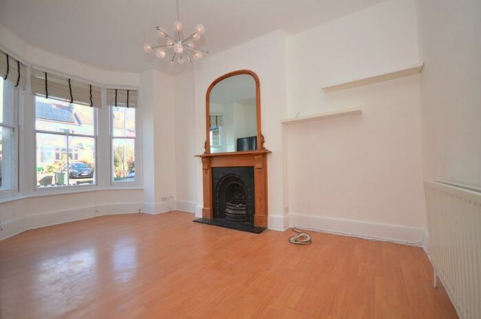 1 Bedroom Flat To Rent In Auckland Hill, West Norwood, London, SE27