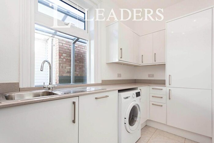 1 Bedroom Flat To Rent In West Street, RH12