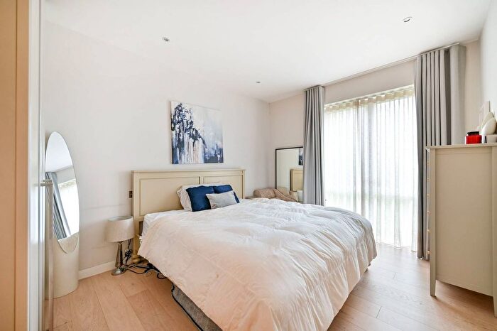 2 Bedroom Flat To Rent In Melliss Avenue, Kew, Richmond, TW9