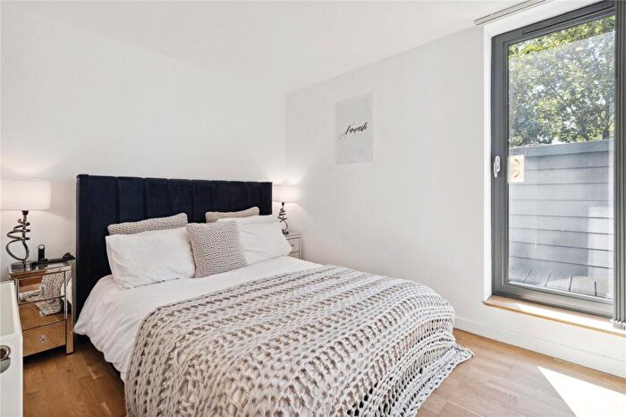 2 Bedroom Flat To Rent In Ecclesbourne Road, Islington, N1