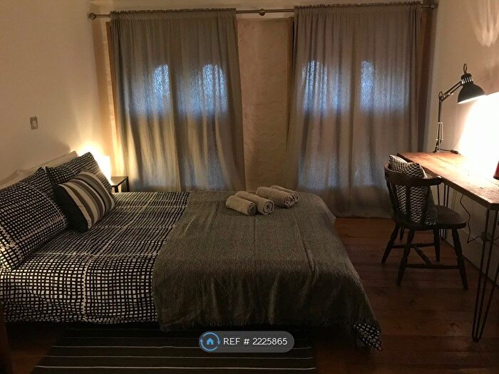 2 Bedroom Flat To Rent In Queen Charlotte Street, Bristol, BS1