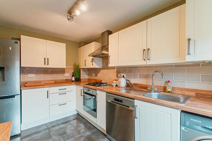 3 Bedroom Semi-Detached House For Sale In Wren Crescent, Bodicote, OX15