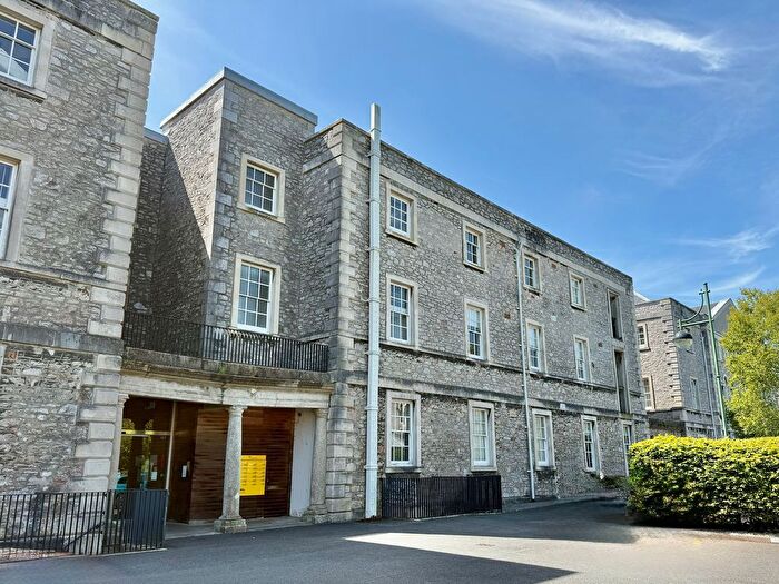 2 Bedroom Flat For Sale In Craigie Drive, Stonehouse, Plymouth, PL1
