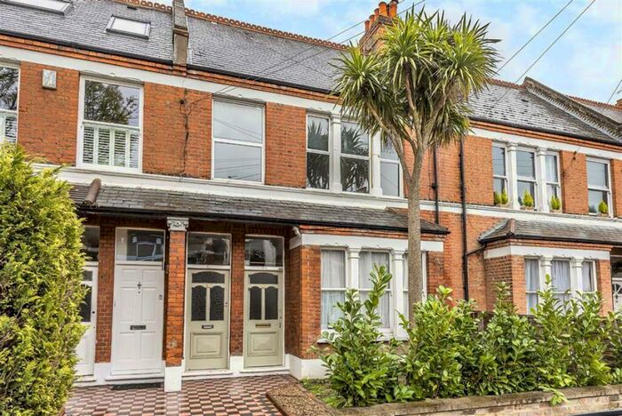 3 Bedroom Flat To Rent In Ashleigh Road, East Sheen, SW14