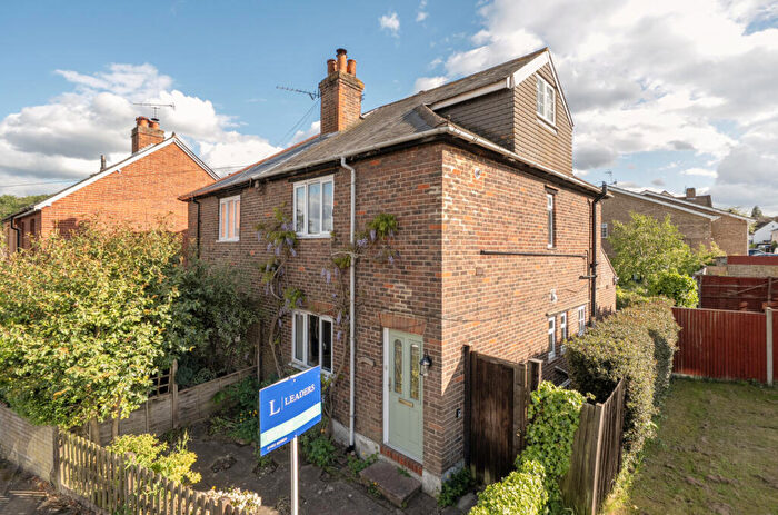 3 Bedroom Semi Detached House For Sale In Barnby Road, Knaphill, Woking, GU21