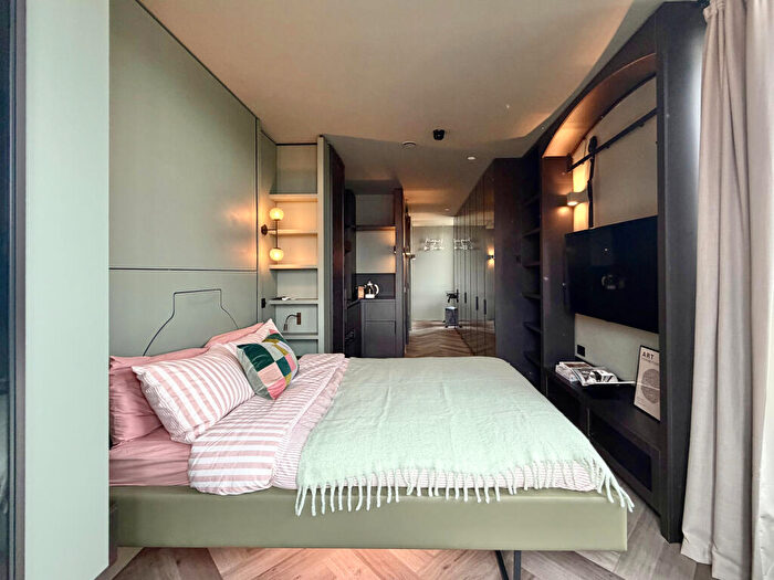 Studio To Rent In Haydon Way, Wandsworth, London, SW11