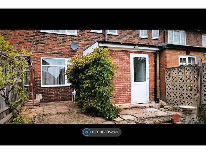 3 Bedroom Terraced House To Rent In Lower Britwell Road, Slough, SL2
