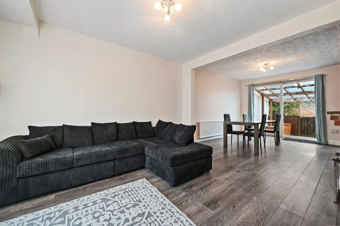 3 Bedroom Semi-Detached House To Rent In Sandown Way, Northolt, UB5