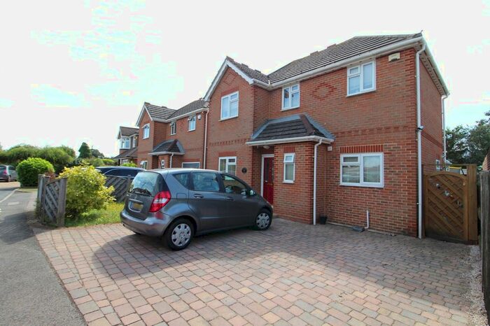 4 Bedroom Detached House To Rent In Chattern Hill, Ashford, TW15