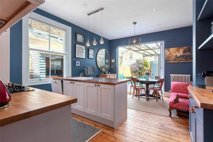 2 Bedroom Flat To Rent In Jeddo Road, London, W12