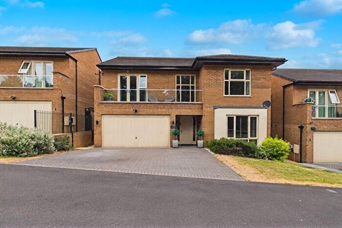 5 Bedroom Detached House For Sale In Ryeback Close, Burton-on-Trent, DE15