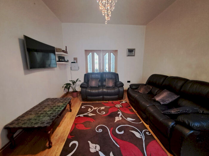 3 Bedroom Terraced House To Rent In Mossley Road, Ashton-under-lyne, OL6