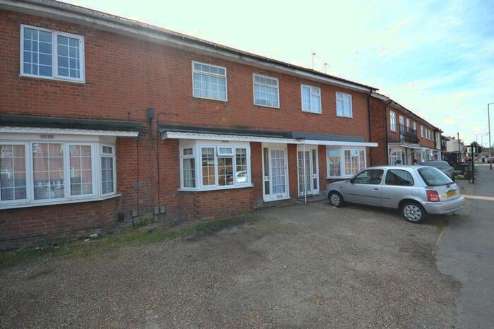 2 Bedroom Flat To Rent In London Road, Stanford-Le-Hope, SS17