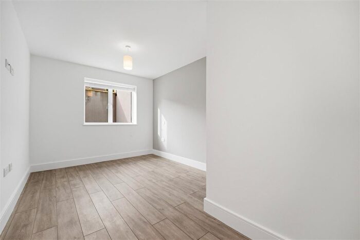 2 Bedroom Flat For Sale In Laurels Road, Iver Heath, Buckinghamshire, SL0