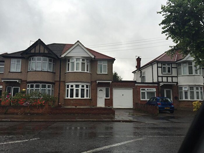 3 Bedroom Semi-Detached House To Rent In Kenton Lane, Harrow Weald, HA3