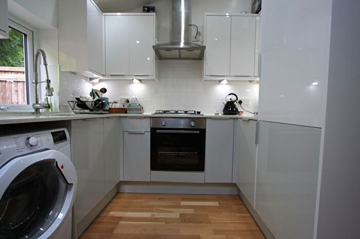 2 Bedroom End Of Terrace House To Rent In Boxley Road, Morden, SM4