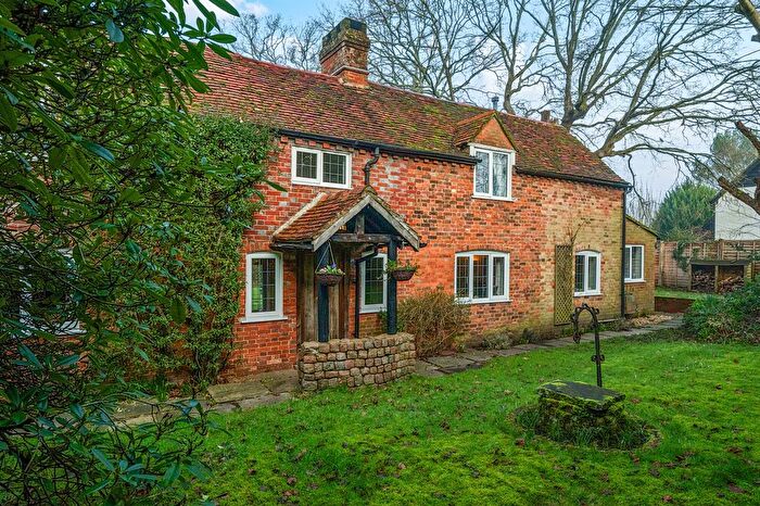 3 Bedroom Detached House For Sale In Chapel Gardens, Lindford, GU35