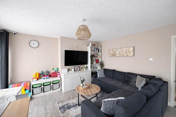 2 Bedroom Maisonette To Rent In Armeston, Sheephouse Way, KT3