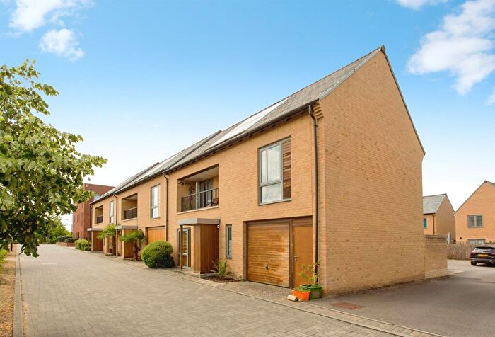 3 Bedroom Cottage For Sale In Kestrel Rise, Trumpington, Cambridge, CB2