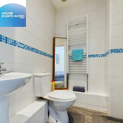 2 Bedroom Flat For Sale In Flat, The Crescent, Bridlington, East Riding Of Yorkshire, YO15