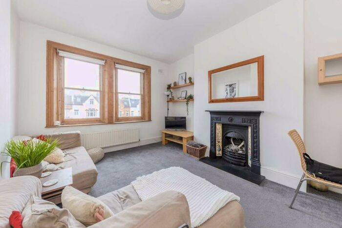 2 Bedroom Flat To Rent In Fontenoy Road, Balham, SW12