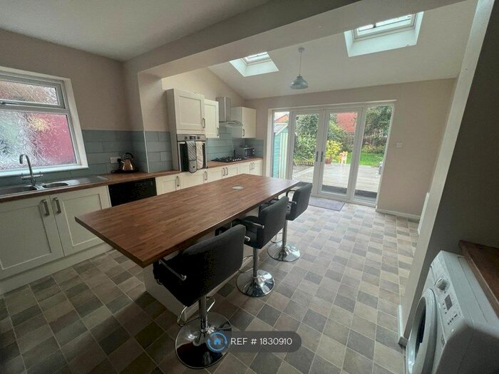 2 Bedroom Semi-Detached House To Rent In Browning Road, Manchester, SK5