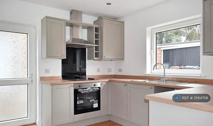 3 Bedroom Semi-Detached House To Rent In Simons Way, Wombwell, Barnsley, S73