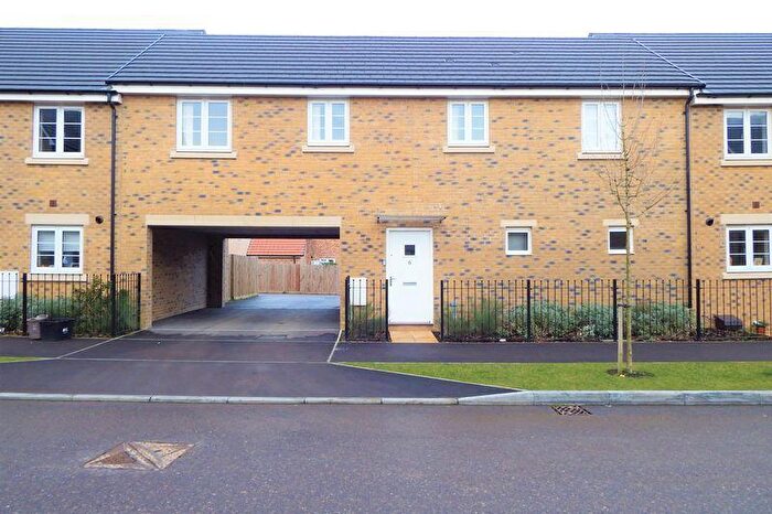 2 Bedroom Coach House To Rent In Falcon Road, Yeovil, Somerset, BA22