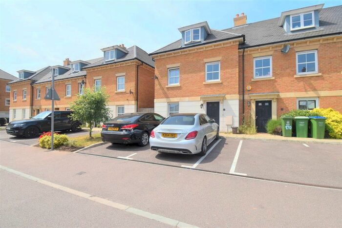 4 Bedroom Town House To Rent In Rainbow Road, Erith, DA8