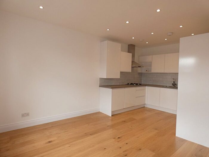 3 Bedroom Maisonette To Rent In Milton Road, Hanwell, W7
