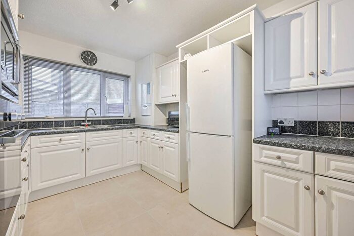 5 Bedroom Semi Detached House To Rent In Sweet Briar Grove, Edmonton, London, N9