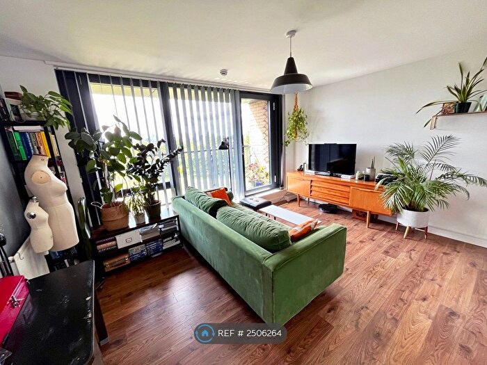 2 Bedroom Flat To Rent In Cradford House South, London, E2