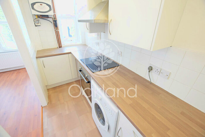 1 Bedroom Flat To Rent In De Vere Gardens, Ilford, IG1