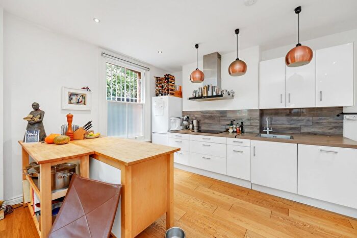 3 Bedroom Flat To Rent In Brookfield, Highgate, N6