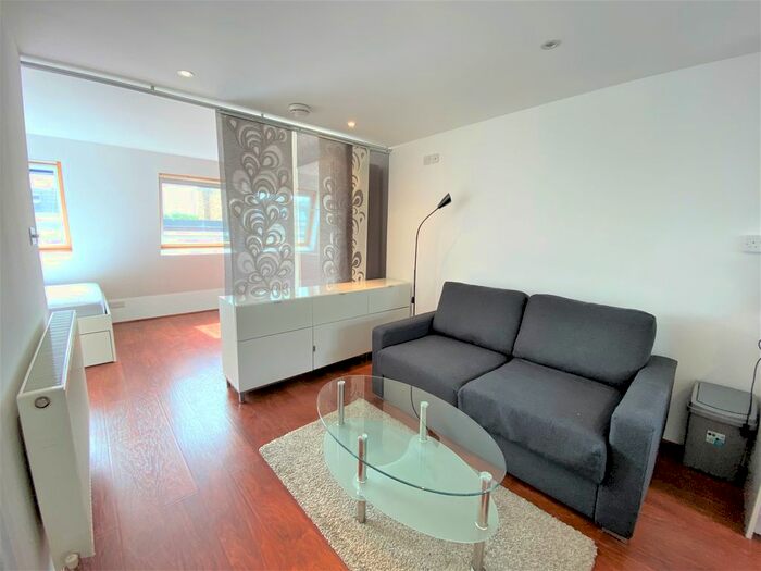 Studio To Rent In Greyhound Road, Hammersmith, London, W6